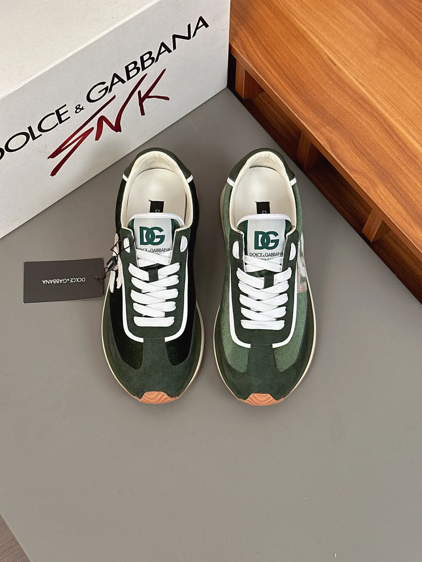 💰700••New arrivals••Dolce&Gabbana••DG✔️High-end men’s sports•casual shoes. Original goods from top counters. Original imported cowhide, multi-material splicing design ➕Imported cowhide lining, cowhide feet ➕Original T men's shoes 💰R elastic outsole.  Size: 39-44 (38, 45 customized)